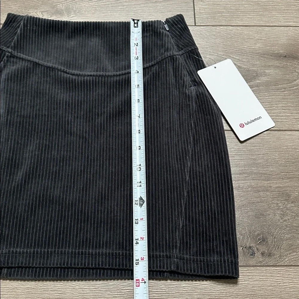 Lululemon Scuba High Rise Mini Skirt Velvet Cord Dark Gray Size‎ 0